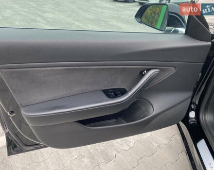 Чорний Тесла Модель 3, об'ємом двигуна 0 л та пробігом 85 тис. км за 17500 $, фото 7 на Automoto.ua