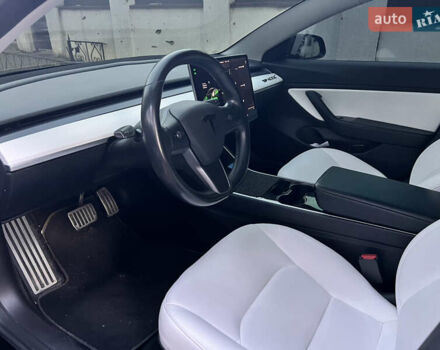 Черный Тесла Модель 3, объемом двигателя 0 л и пробегом 90 тыс. км за 17500 $, фото 13 на Automoto.ua