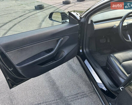 Черный Тесла Модель 3, объемом двигателя 0 л и пробегом 141 тыс. км за 18888 $, фото 25 на Automoto.ua