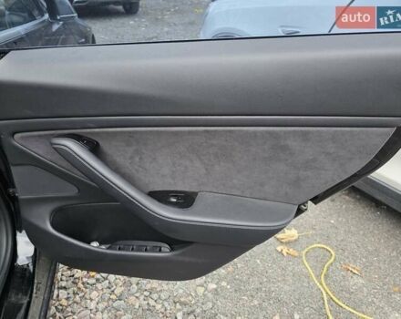 Чорний Тесла Модель 3, об'ємом двигуна 0 л та пробігом 130 тис. км за 12700 $, фото 24 на Automoto.ua