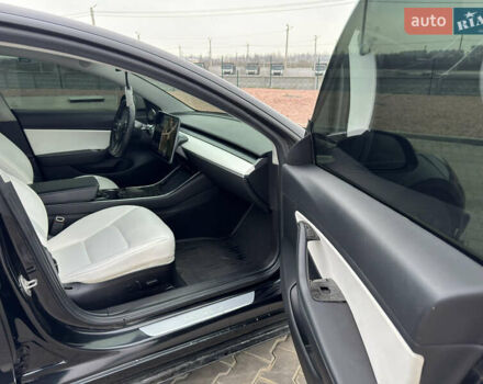 Чорний Тесла Модель 3, об'ємом двигуна 0 л та пробігом 93 тис. км за 19500 $, фото 12 на Automoto.ua