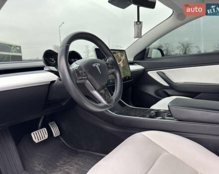 Чорний Тесла Модель 3, об'ємом двигуна 0 л та пробігом 93 тис. км за 19500 $, фото 9 на Automoto.ua