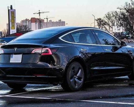 Тесла Модель 3 2018 в Рахове на Automoto.ua Черный Тесла Модель 3, объемом двигателя 0 л и пробегом 93 тыс. км за 14500 $, фото 4 на Automoto.ua