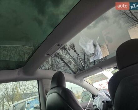 Чорний Тесла Модель 3, об'ємом двигуна 0 л та пробігом 130 тис. км за 12700 $, фото 16 на Automoto.ua