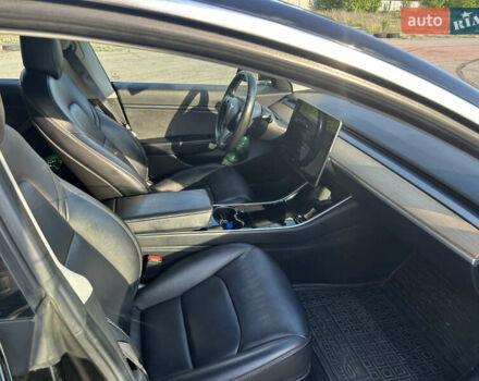 Черный Тесла Модель 3, объемом двигателя 0 л и пробегом 141 тыс. км за 18888 $, фото 26 на Automoto.ua