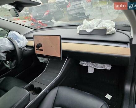 Чорний Тесла Модель 3, об'ємом двигуна 0 л та пробігом 130 тис. км за 12700 $, фото 21 на Automoto.ua