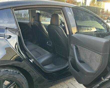 Черный Тесла Модель 3, объемом двигателя 0 л и пробегом 77 тыс. км за 15800 $, фото 5 на Automoto.ua