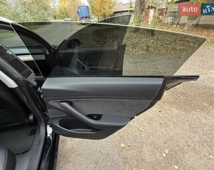Черный Тесла Модель 3, объемом двигателя 0 л и пробегом 102 тыс. км за 18900 $, фото 66 на Automoto.ua