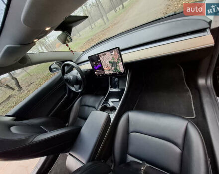 Чорний Тесла Модель 3, об'ємом двигуна 0 л та пробігом 108 тис. км за 16900 $, фото 10 на Automoto.ua