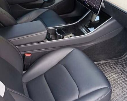 Тесла Модель 3 2018 у Умани на Automoto.ua Чорний Тесла Модель 3, об'ємом двигуна 0 л та пробігом 201 тис. км за 19000 $, фото 34 на Automoto.ua