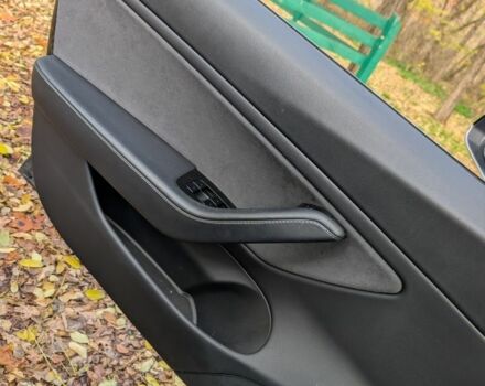 Черный Тесла Модель 3, объемом двигателя 0 л и пробегом 130 тыс. км за 17500 $, фото 16 на Automoto.ua