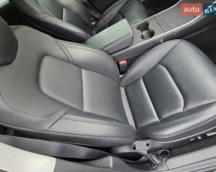 Чорний Тесла Модель 3, об'ємом двигуна 0 л та пробігом 130 тис. км за 12700 $, фото 17 на Automoto.ua