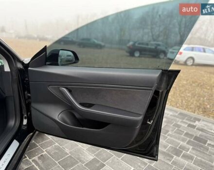 Черный Тесла Модель 3, объемом двигателя 0 л и пробегом 73 тыс. км за 17499 $, фото 18 на Automoto.ua