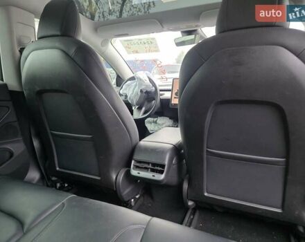 Чорний Тесла Модель 3, об'ємом двигуна 0 л та пробігом 130 тис. км за 12700 $, фото 18 на Automoto.ua