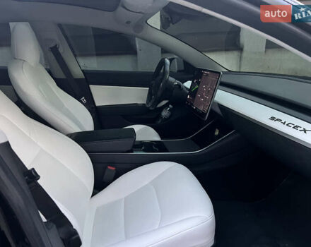 Черный Тесла Модель 3, объемом двигателя 0 л и пробегом 90 тыс. км за 17500 $, фото 12 на Automoto.ua