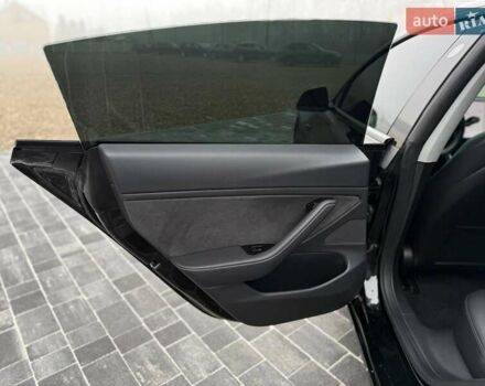 Черный Тесла Модель 3, объемом двигателя 0 л и пробегом 73 тыс. км за 17999 $, фото 15 на Automoto.ua