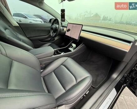 Черный Тесла Модель 3, объемом двигателя 0 л и пробегом 73 тыс. км за 17999 $, фото 21 на Automoto.ua