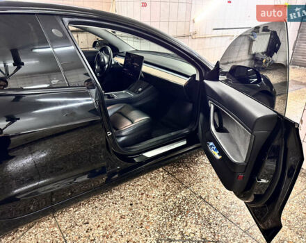 Черный Тесла Модель 3, объемом двигателя 0 л и пробегом 115 тыс. км за 16999 $, фото 6 на Automoto.ua