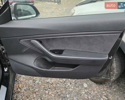 Чорний Тесла Модель 3, об'ємом двигуна 0 л та пробігом 130 тис. км за 12700 $, фото 15 на Automoto.ua