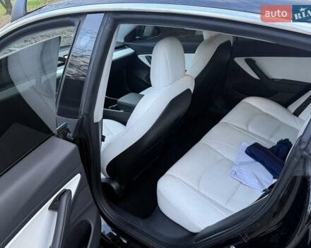 Черный Тесла Модель 3, объемом двигателя 0 л и пробегом 90 тыс. км за 17500 $, фото 5 на Automoto.ua