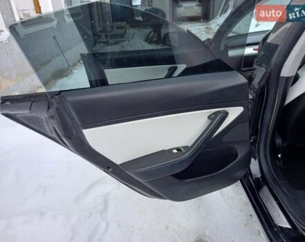 Черный Тесла Модель 3, объемом двигателя 0 л и пробегом 370 тыс. км за 13500 $, фото 11 на Automoto.ua