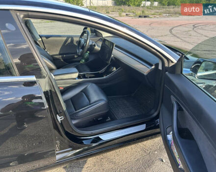 Черный Тесла Модель 3, объемом двигателя 0 л и пробегом 141 тыс. км за 18888 $, фото 27 на Automoto.ua