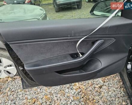 Чорний Тесла Модель 3, об'ємом двигуна 0 л та пробігом 130 тис. км за 12700 $, фото 10 на Automoto.ua