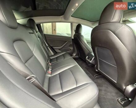 Черный Тесла Модель 3, объемом двигателя 0 л и пробегом 73 тыс. км за 17999 $, фото 20 на Automoto.ua