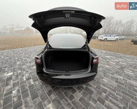 Черный Тесла Модель 3, объемом двигателя 0 л и пробегом 73 тыс. км за 17999 $, фото 25 на Automoto.ua