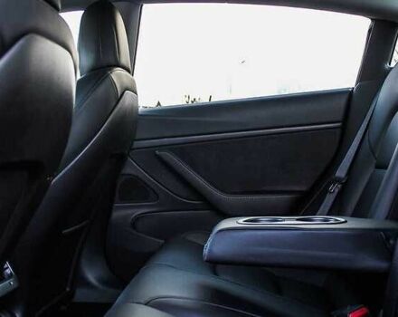 Тесла Модель 3 2018 в Рахове на Automoto.ua Черный Тесла Модель 3, объемом двигателя 0 л и пробегом 93 тыс. км за 14500 $, фото 14 на Automoto.ua