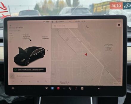 Чорний Тесла Модель 3, об'ємом двигуна 0 л та пробігом 130 тис. км за 12700 $, фото 12 на Automoto.ua