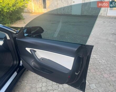 Черный Тесла Модель 3, объемом двигателя 0 л и пробегом 125 тыс. км за 15650 $, фото 41 на Automoto.ua