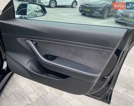 Чорний Тесла Модель 3, об'ємом двигуна 0 л та пробігом 85 тис. км за 17500 $, фото 10 на Automoto.ua