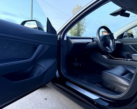 Чорний Тесла Модель 3, об'ємом двигуна 0 л та пробігом 128 тис. км за 372 $, фото 4 на Automoto.ua