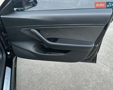 Чорний Тесла Модель 3, об'ємом двигуна 0 л та пробігом 98 тис. км за 16600 $, фото 4 на Automoto.ua