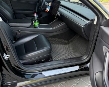 Черный Тесла Модель 3, объемом двигателя 0 л и пробегом 98 тыс. км за 22000 $, фото 1 на Automoto.ua