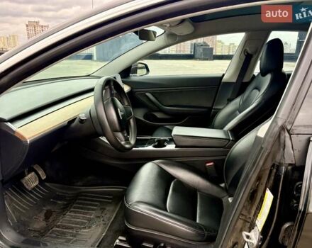 Чорний Тесла Модель 3, об'ємом двигуна 0 л та пробігом 70 тис. км за 15900 $, фото 11 на Automoto.ua