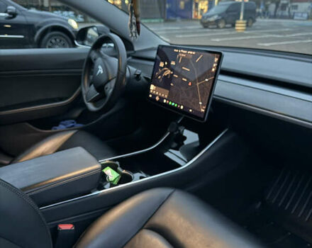 Чорний Тесла Модель 3, об'ємом двигуна 0 л та пробігом 114 тис. км за 16900 $, фото 15 на Automoto.ua