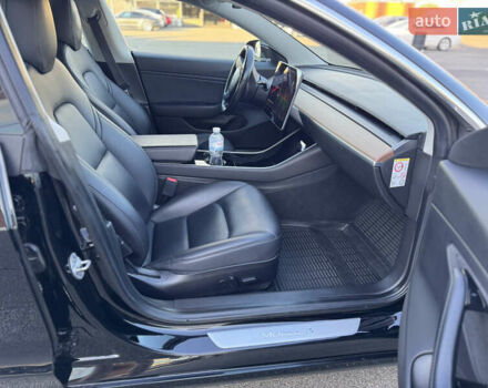 Тесла Модель 3 2019 у Києві на Automoto.ua Чорний Тесла Модель 3, об'ємом двигуна 0 л та пробігом 170 тис. км за 19900 $, фото 8 на Automoto.ua