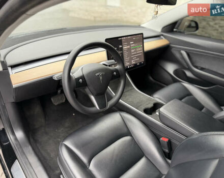 Чорний Тесла Модель 3, об'ємом двигуна 0 л та пробігом 81 тис. км за 15300 $, фото 16 на Automoto.ua