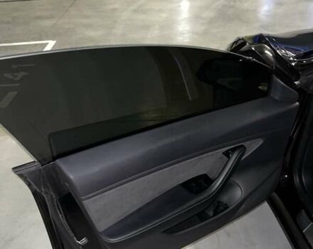 Черный Тесла Модель 3, объемом двигателя 0 л и пробегом 90 тыс. км за 18500 $, фото 18 на Automoto.ua