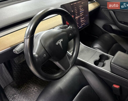 Черный Тесла Модель 3, объемом двигателя 0 л и пробегом 132 тыс. км за 14999 $, фото 24 на Automoto.ua