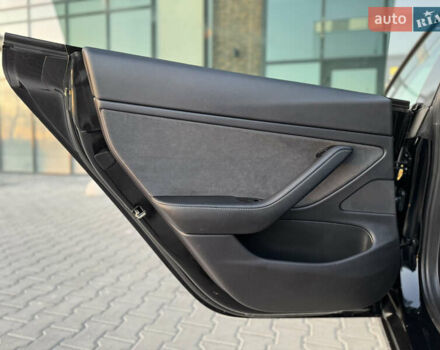 Чорний Тесла Модель 3, об'ємом двигуна 0 л та пробігом 117 тис. км за 18999 $, фото 69 на Automoto.ua