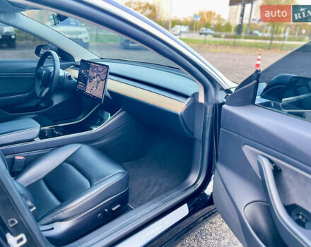Чорний Тесла Модель 3, об'ємом двигуна 0 л та пробігом 201 тис. км за 14300 $, фото 16 на Automoto.ua