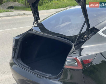 Чорний Тесла Модель 3, об'ємом двигуна 0 л та пробігом 77 тис. км за 14999 $, фото 8 на Automoto.ua