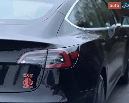 Черный Тесла Модель 3, объемом двигателя 0 л и пробегом 97 тыс. км за 14600 $, фото 43 на Automoto.ua