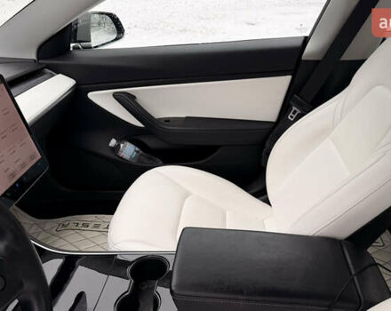 Черный Тесла Модель 3, объемом двигателя 0 л и пробегом 125 тыс. км за 16500 $, фото 25 на Automoto.ua