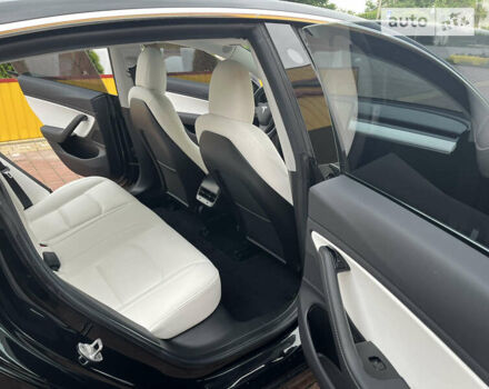 Черный Тесла Модель 3, объемом двигателя 0 л и пробегом 26 тыс. км за 28500 $, фото 30 на Automoto.ua