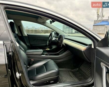 Чорний Тесла Модель 3, об'ємом двигуна 0 л та пробігом 70 тис. км за 15900 $, фото 14 на Automoto.ua