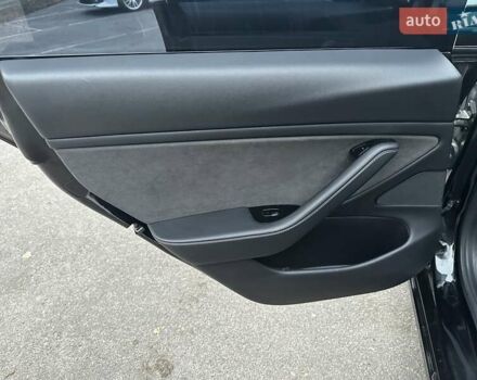 Чорний Тесла Модель 3, об'ємом двигуна 0 л та пробігом 98 тис. км за 16600 $, фото 11 на Automoto.ua